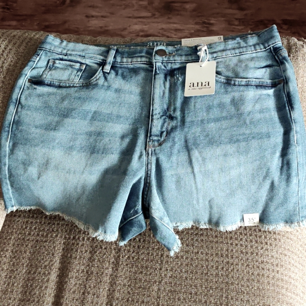 a.n.a HIGH RISE SHORTIE SHORTS BNWT